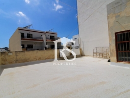 Qawra - Bargain Squarish Layout Apartment