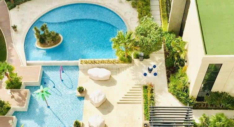 Mesmerizing 2 BR Apt In Fontana Gardens, EWA+WIFI+Housekeeping