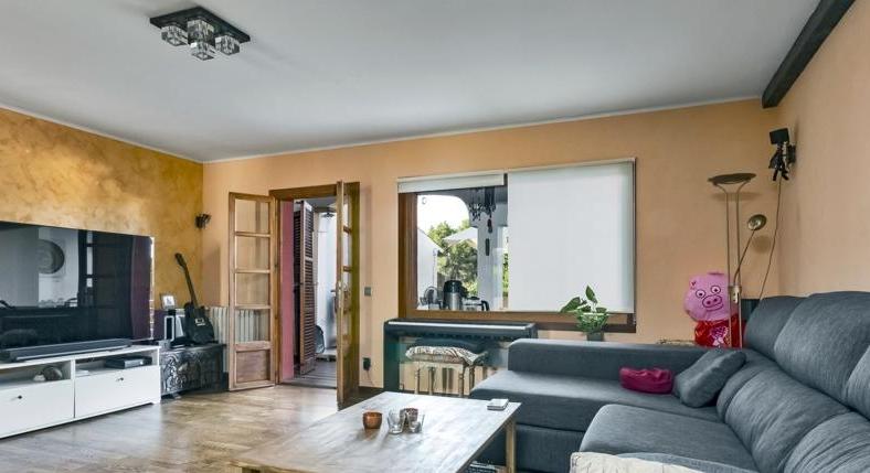 Paguera. An entire house. For Euro 495,000. And in walking position...