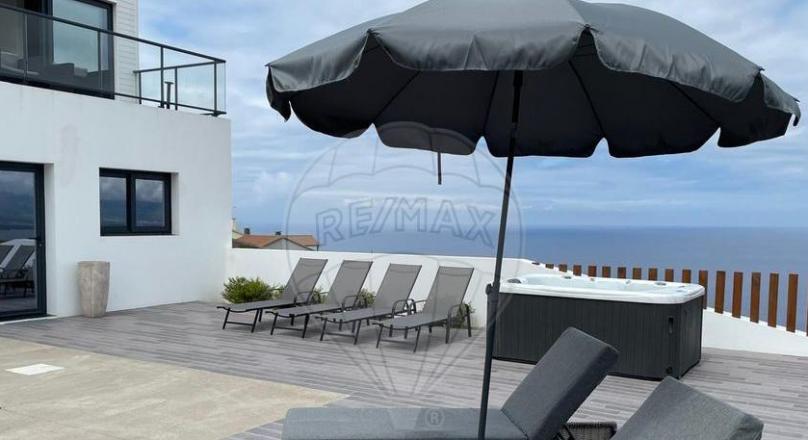 Fantastic 3-Bedroom House with Stunning Views