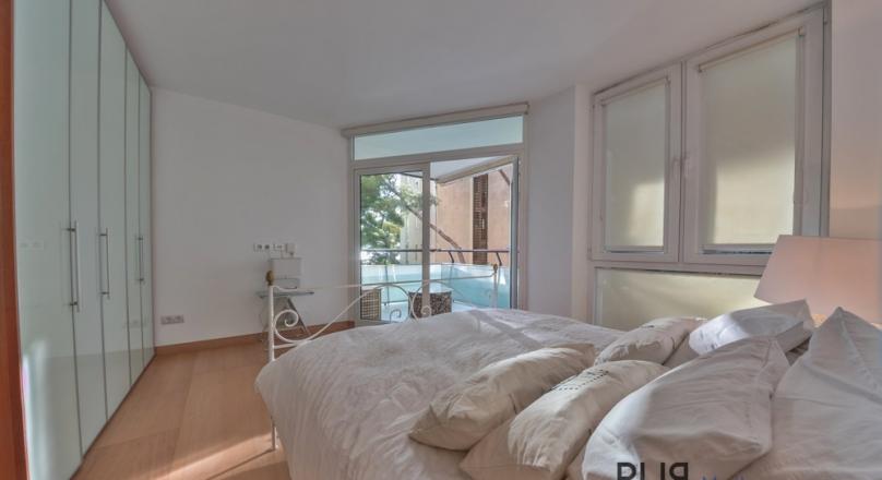 1st sea line. Direct access to the sea. Also to the beaches. And just Illetas.