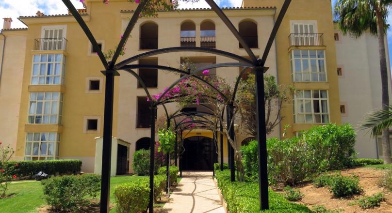 Santa Ponsa. Groomed. Bright. Generous floor plan. Your new apartment in Santa Ponsa.