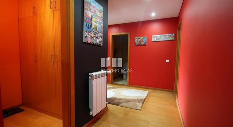 Fantastic 3 bedroom apartment in gated community with pool located in a privileged area in the city of Póvoa de Varzim