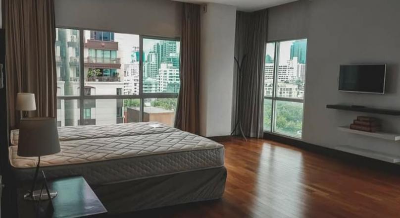 For rent Royal Residence Park at Wireless road 4 Bedroom