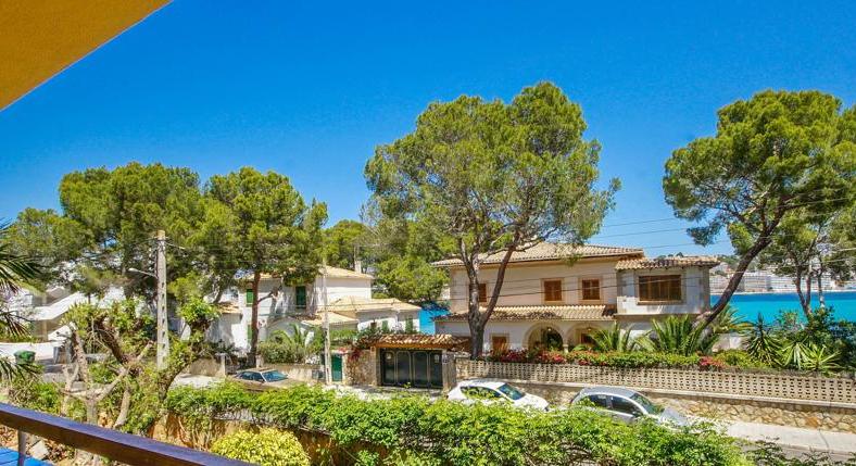 Jump almost straight into the sea. Apartment with sea view. Fully furnished.