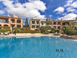 Small plant. Large penthouse - apartment. A lot of privacy. Southwest exposure. Sea views.