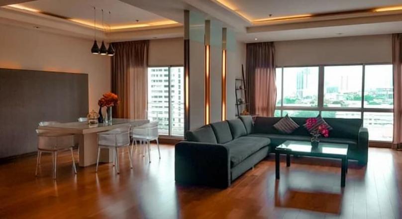 For rent Royal Residence Park at Wireless road 4 Bedroom