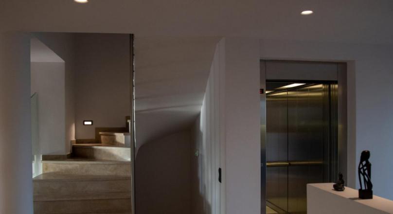 2 adjacent luxury villas for sale on the Athenian Riviera