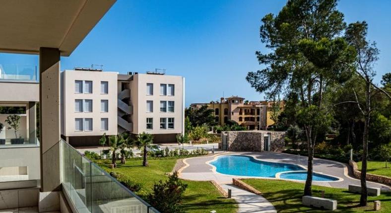 Apartment in Nova Santa Ponsa. After golfing in the evening to Port Adriano