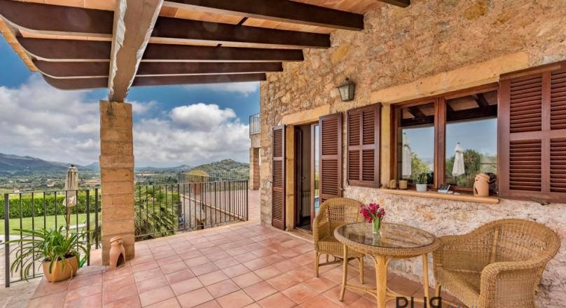 Arta. A finca. Like from a picture book. A lot of space. And with a view of the sea.