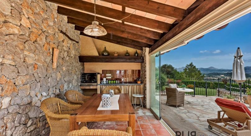 Arta. A finca. Like from a picture book. A lot of space. And with a view of the sea.