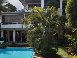 Spacious House with pool and Garden in Lahug, Cebu City