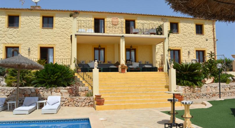 Sant Llorenc. Traditional finca. Mint condition. With a lot of space.