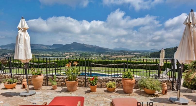 Arta. A finca. Like from a picture book. A lot of space. And with a view of the sea.