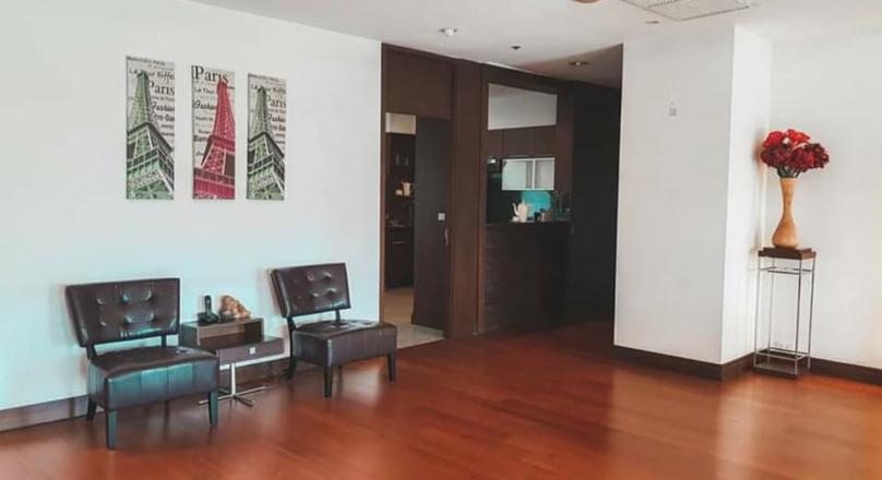 For rent Royal Residence Park at Wireless road 4 Bedroom