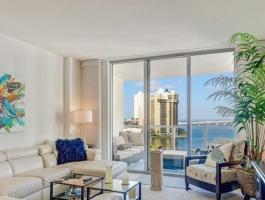 3000 Oasis Grand BLVD #1007