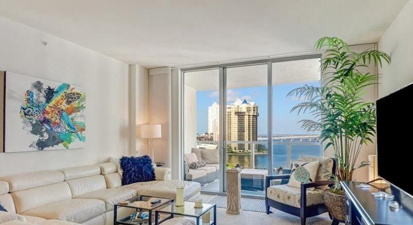 3000 Oasis Grand BLVD #1007