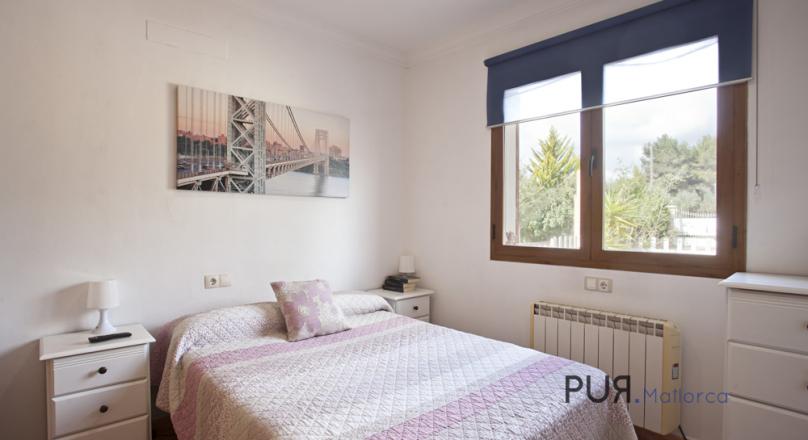 Stone house. 4 bedrooms. Very mallorquin. Euro 440,000, -. That's something to be proud of.