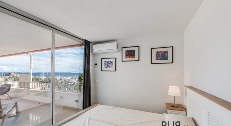 Puerto Portals. A place of longing for many. An apartment with a panoramic view.