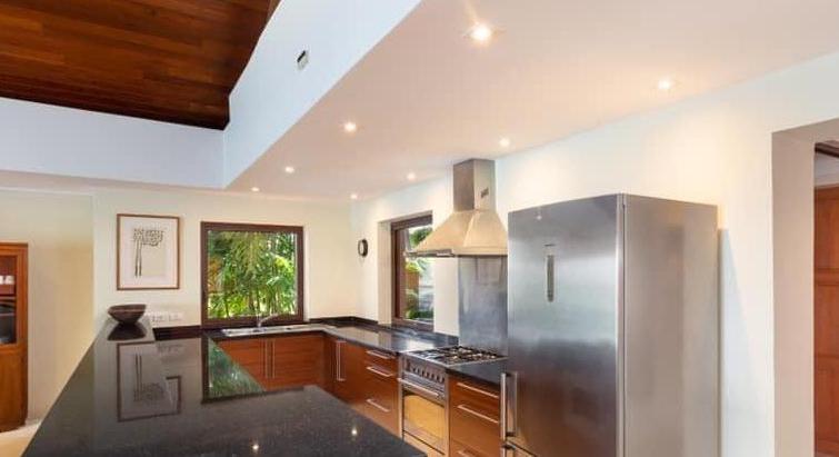 The ocean wraps this 1 facing the ocean of Rai.