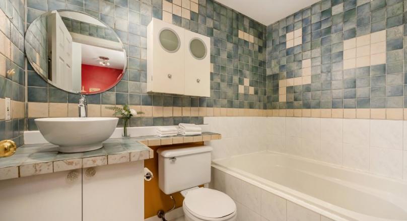 Entirely furnished and equipped apartment, large private terrace-available now!
