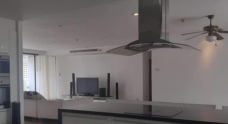 Newly renovated condo for rent at Phrom Phong with big balcony
