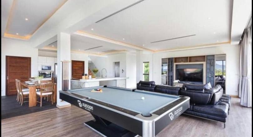 HOT DEAL!  6 Bedroom Villa looking over Chalong  Bay