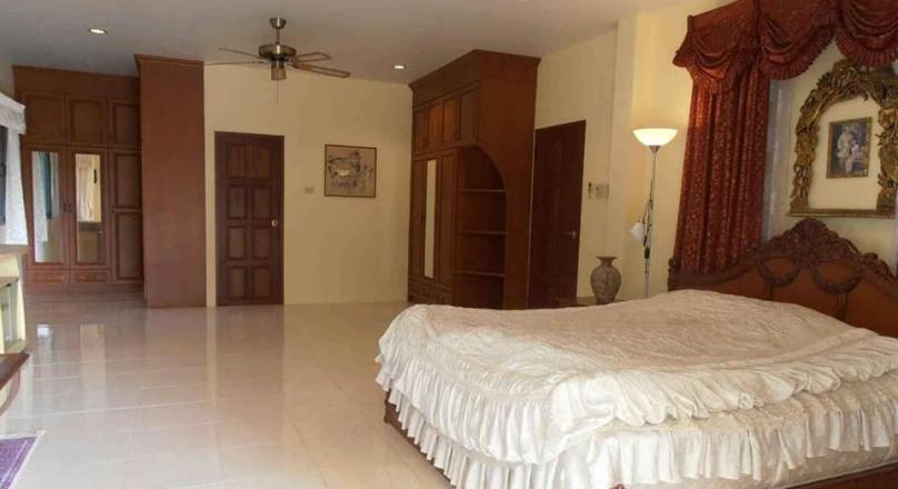 Two storey house for sale in Pattaya.