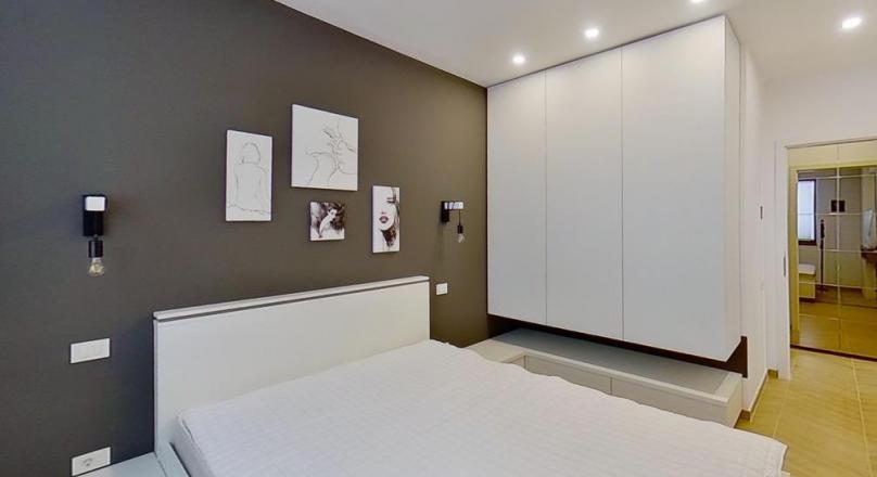 EXPLORE VIRTUALLY! LUX Class residence, with terrace and underground garage