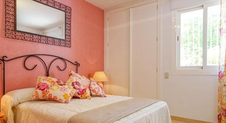 Jump almost straight into the sea. Apartment with sea view. Fully furnished.