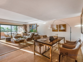 Bendinat. Right on the golf course. Apartment. With a sea view over the bay.