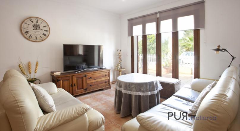 Stone house. 4 bedrooms. Very mallorquin. Euro 440,000, -. That's something to be proud of.