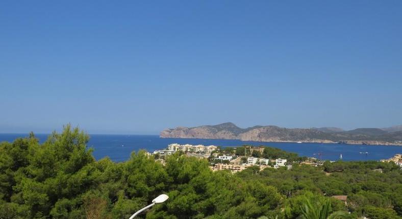 Apartment. View over the whole bay. Lots of space. Big terrace.