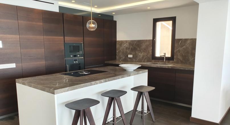 Four bedrooms stand alone house together with a coltage for rent