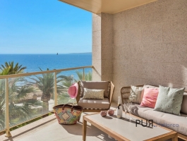 Sea views. Unique. Beach on the doorstep. The city center of Palma in walking distance.