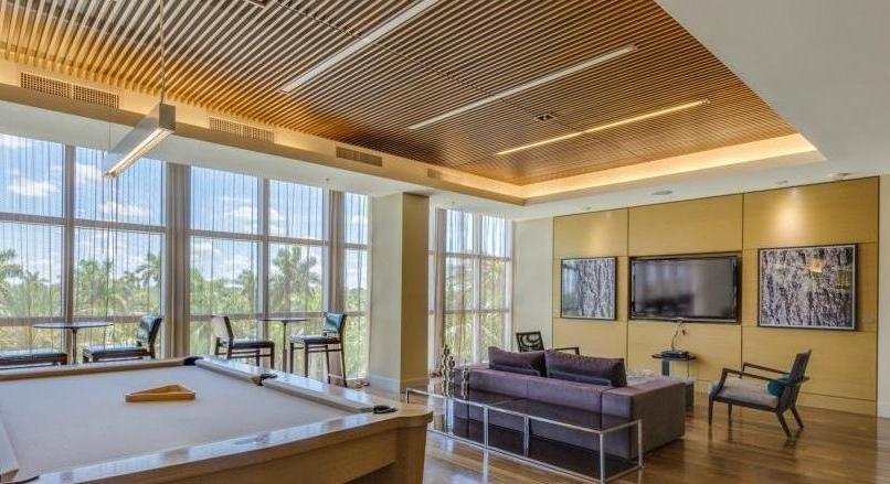 3000 Oasis Grand BLVD #1007