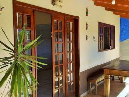 selling a house close to the avenue of restaurants, pizzerias, inns