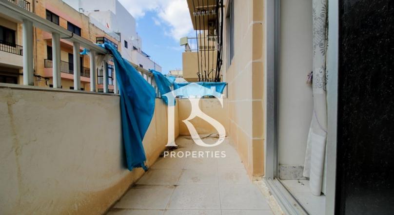 Qawra - Bargain Squarish Layout Apartment