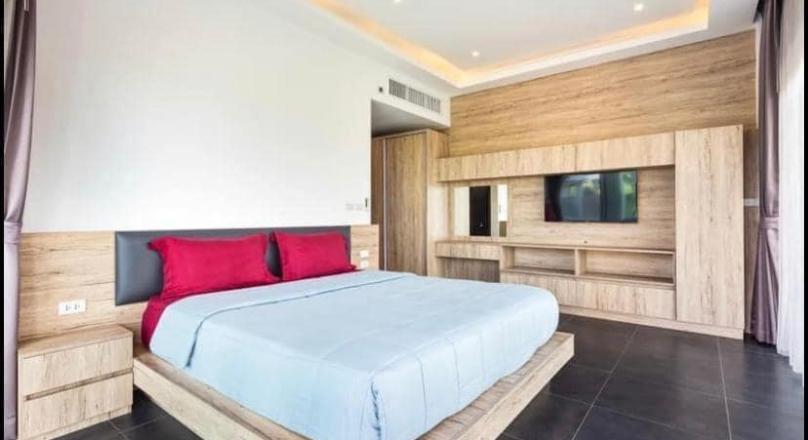 HOT DEAL!  6 Bedroom Villa looking over Chalong  Bay