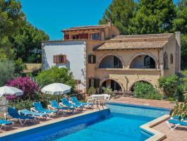 Finca. Vacation rental license. Forest path straight to the beach.