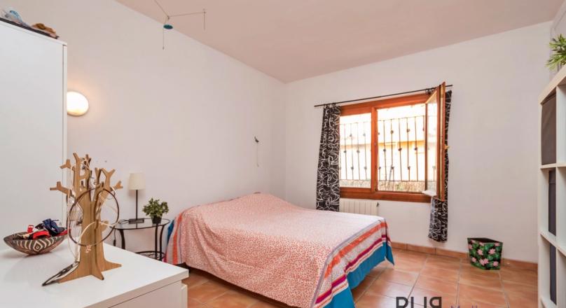 Santa Ponsa. House. Three separate units. Vacation rental license. Many usage options.