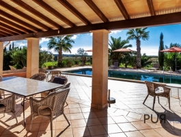 Finca. Construction quality fits. Condition fits. Price fits. Or?