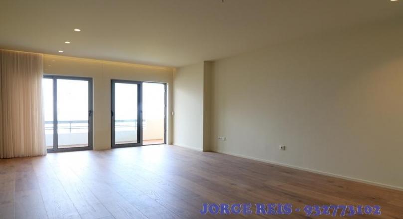 APARTMENT T3, INSERTED IN CONDO WITH POOL AND FANTASTIC SEA VIEWS