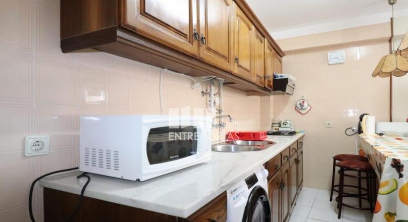 Apartment T1, in good condition, located 50 meters from the beach