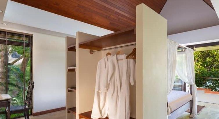 The ocean wraps this 1 facing the ocean of Rai.