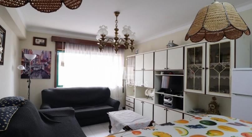 Apartment T1, in good condition, located 50 meters from the beach