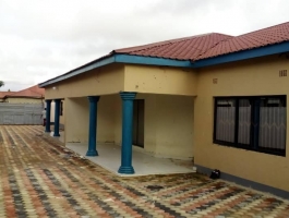 Three bedrooms flat for rent