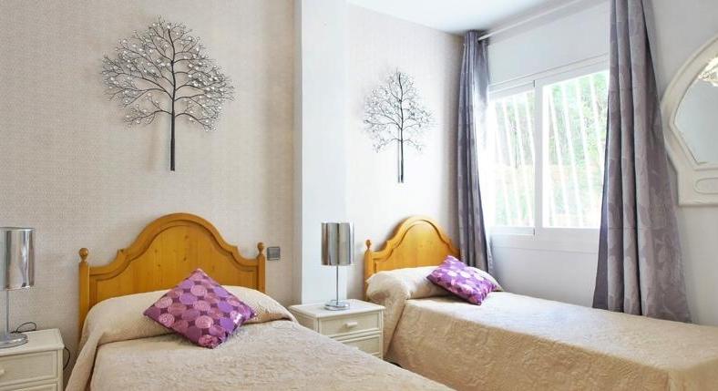 Jump almost straight into the sea. Apartment with sea view. Fully furnished.