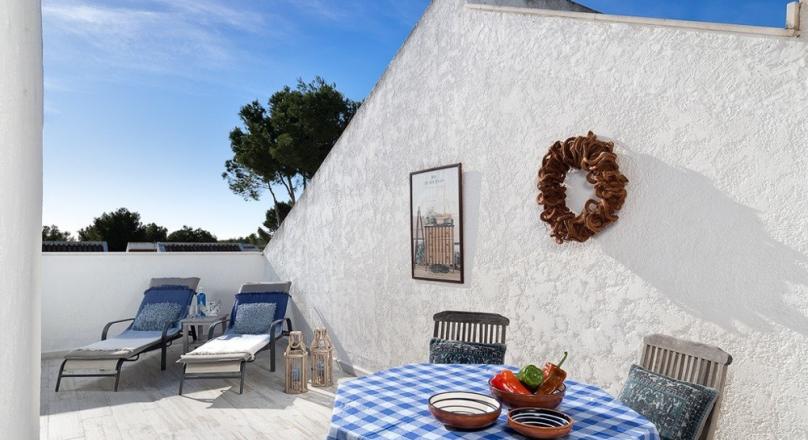 Sol de Mallorca. Light. Air. Ease. A terraced house in a quiet complex.