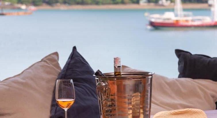 The ocean wraps this 1 facing the ocean of Rai.